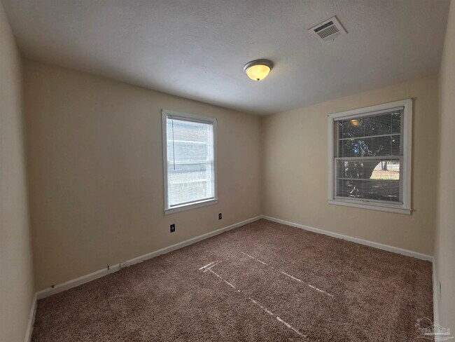 Building Photo - 35 Kennington Dr