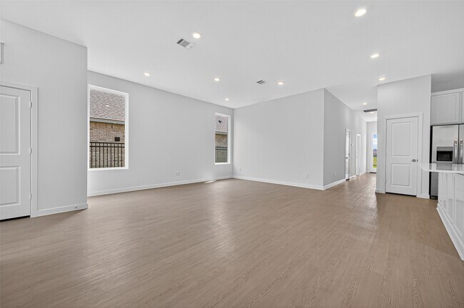 Building Photo - 27423 Sunterra Village Dr