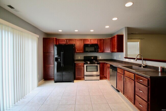 Building Photo - 10153 Archstone Cove