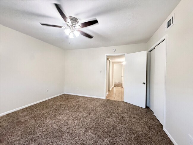 Building Photo - 500 Willow Dr