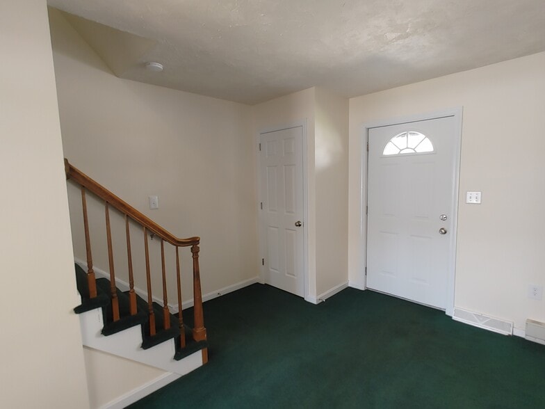 Living Room - 110 Froelich Ave
