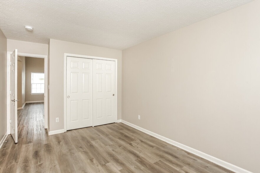 Building Photo - 5765 Arlington Dr