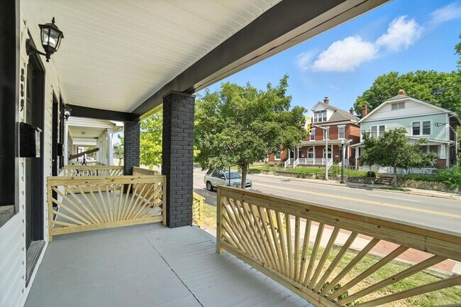 Building Photo - 887-889-889 E Livingston Ave