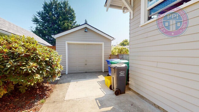 Building Photo - 2626 SE 64th Ave