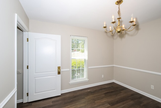 Building Photo - 543 Fairfield Way