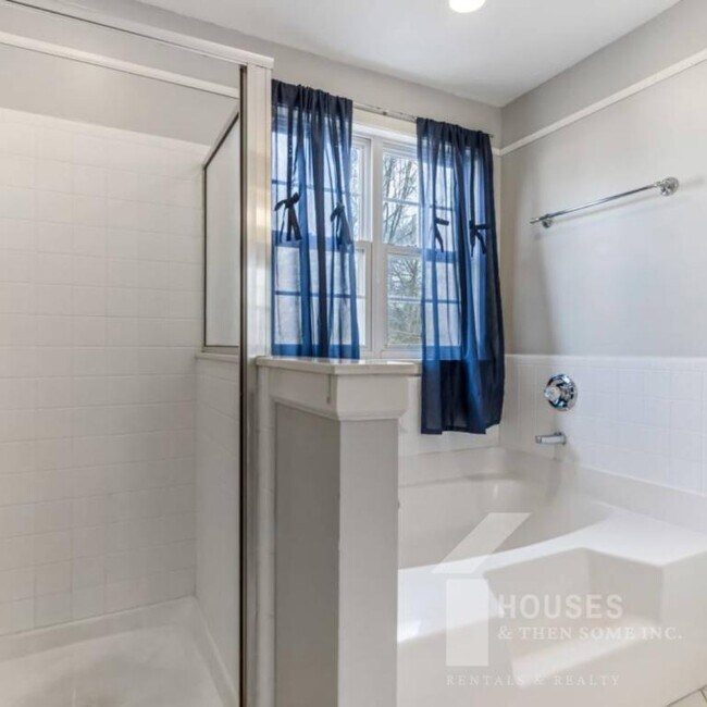 Building Photo - 110 Stonington Way