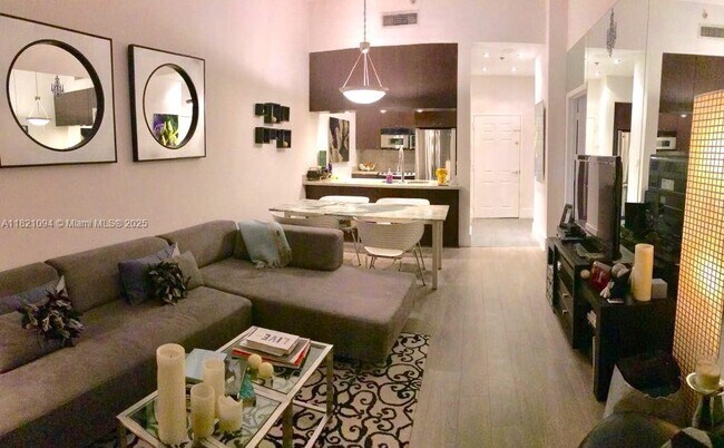 Building Photo - 540 Brickell Key Dr