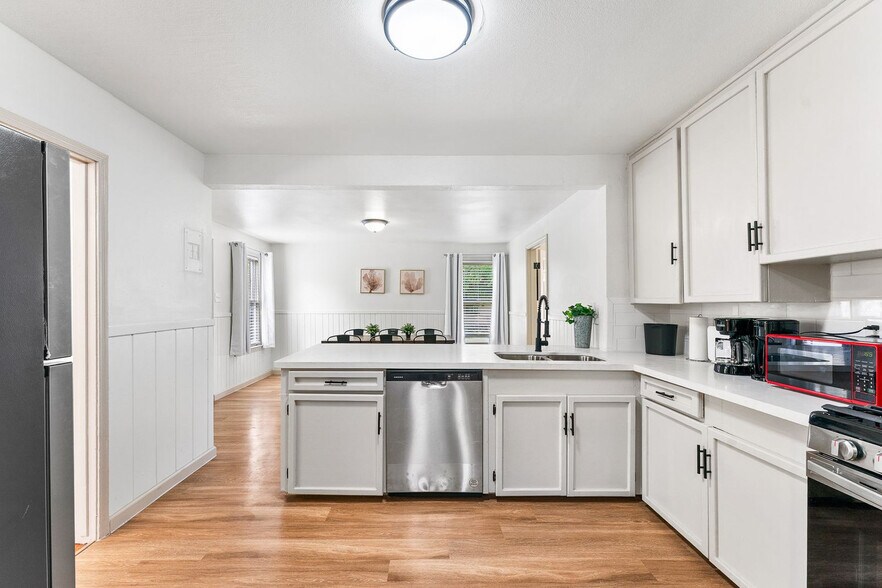 Building Photo - 406 Robert Dr