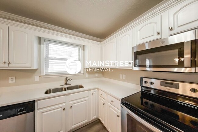 Building Photo - 15554 Brookstone Dr