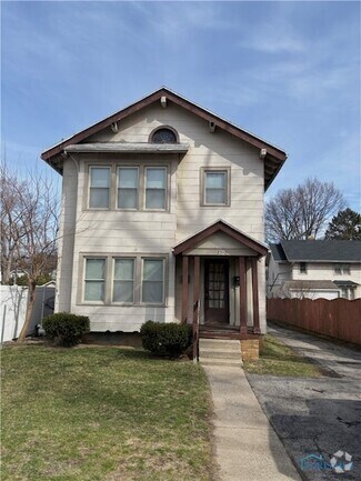 Building Photo - 2310 W Sylvania Ave