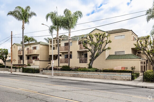 Building Photo - Emerald Terrace Apartments
