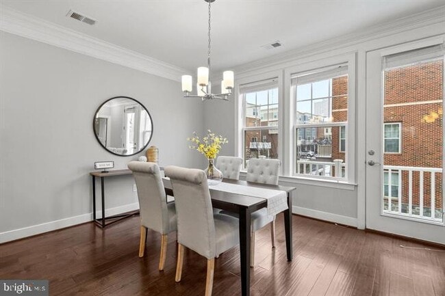 Building Photo - 722 Crown Park Ave