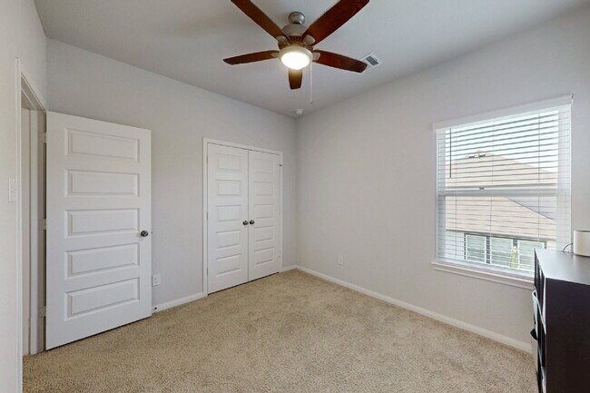 Building Photo - 2-Bedroom 2.5-Bath, 2 car garage, modern home