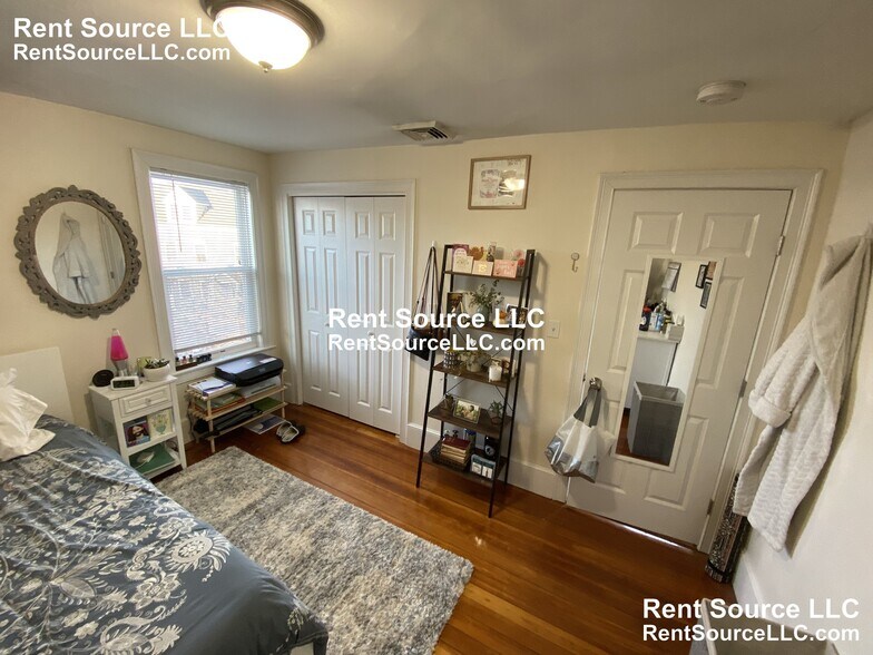 Building Photo - 15 Sargent Ave