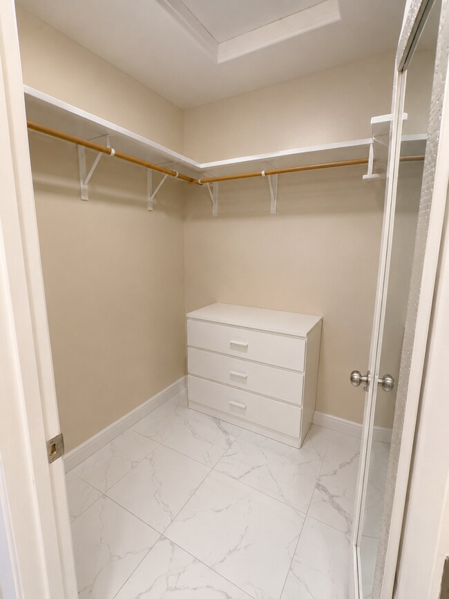 Building Photo - Coming soon! Beautiful single story home in Los banos