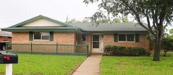 Building Photo - 118 Catalina Cir