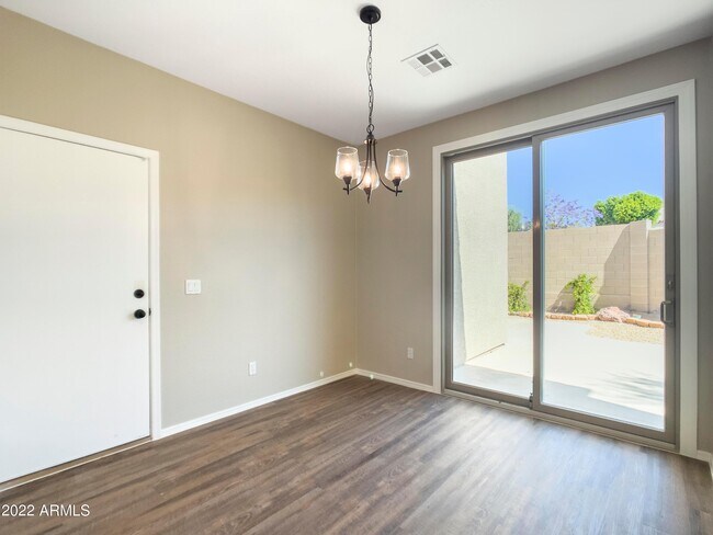 Building Photo - 2622 W Florentine Rd