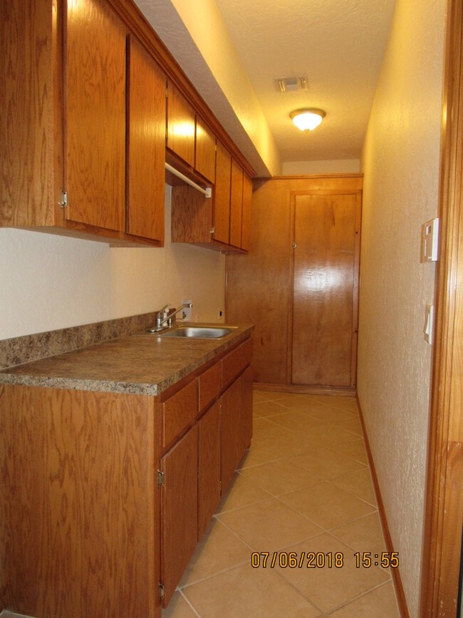 Building Photo - Pet Negotiable Upon Homeowner Approval!!