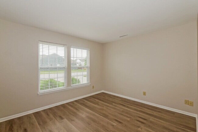 Building Photo - 10646 Pavilion Dr