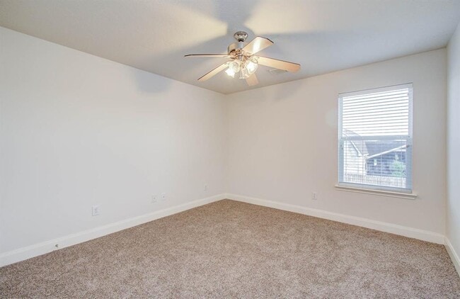 Building Photo - 2210 Waters Edge Ln