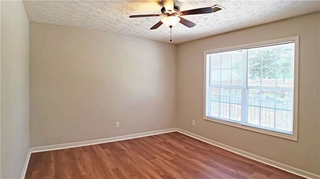 Building Photo - 2885 Center St