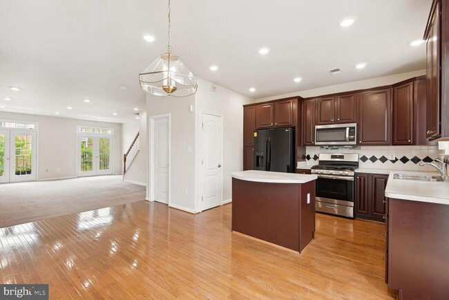 Building Photo - 24707 Kings Canyon Square