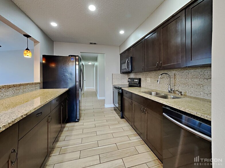 Building Photo - 1237 Edgerton Dr