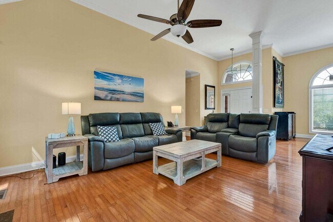 Building Photo - 1865 Weston Pl NW