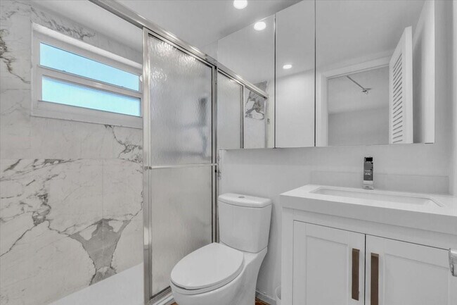 Building Photo - 6000 N Ocean Blvd