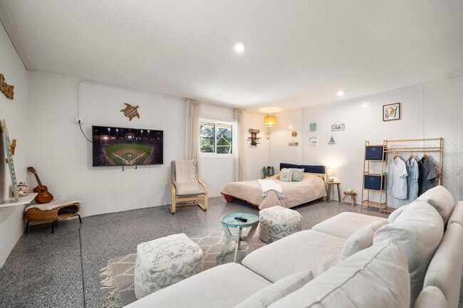 Building Photo - 109 Peterson Ln