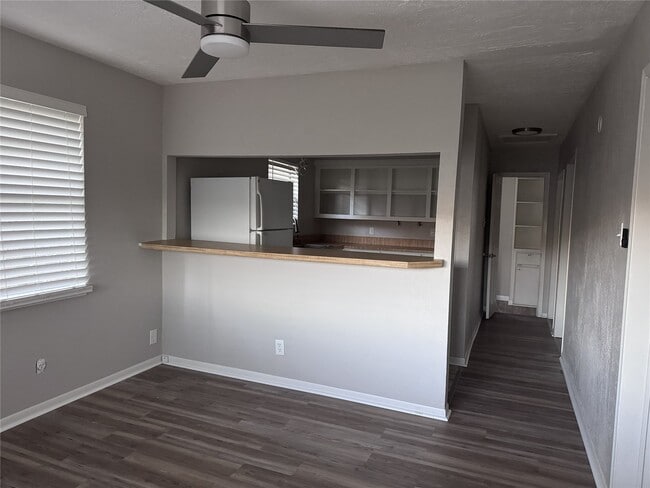 Building Photo - 600 St Lawrence River Rd