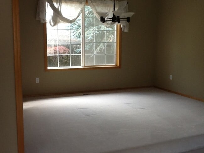 Building Photo - 12507 SE 24th St