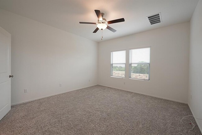 Building Photo - 932 Mallow Rd