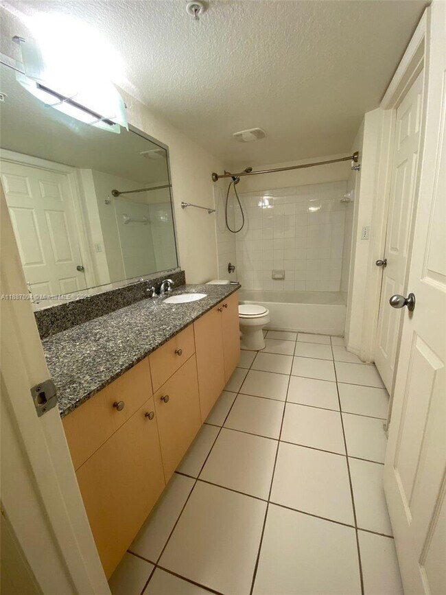 Building Photo - 2516 Centergate Dr