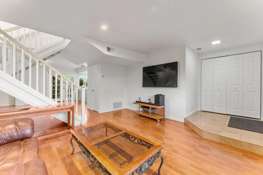 Building Photo - 7108 Coral Gables Cir