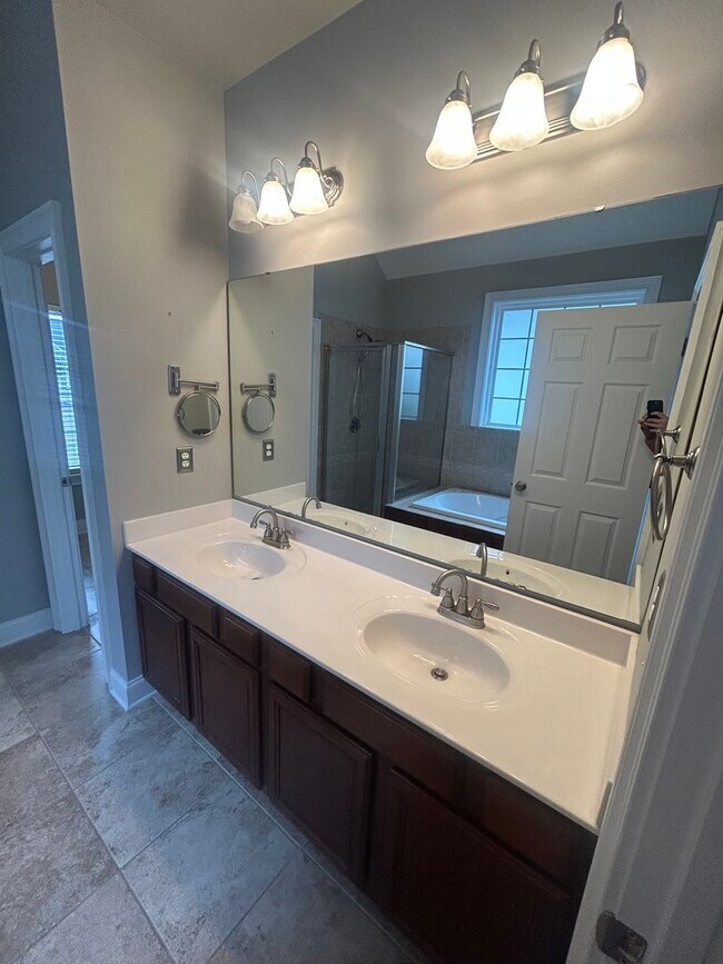 Building Photo - 4 BR, 2 BA unit in Wild Wing - Coming Soon!