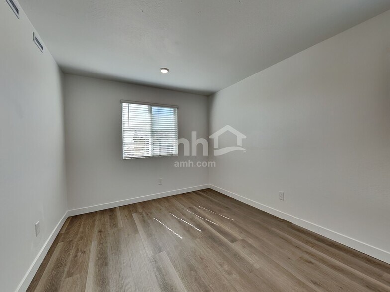 Building Photo - 20177 W Thomas Rd