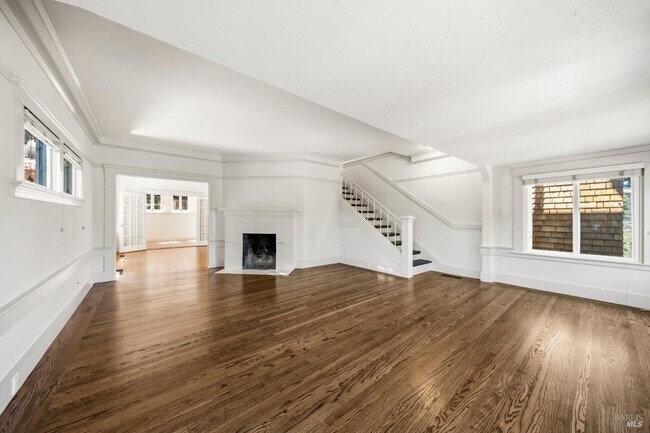 Building Photo - 31 Acacia Ave