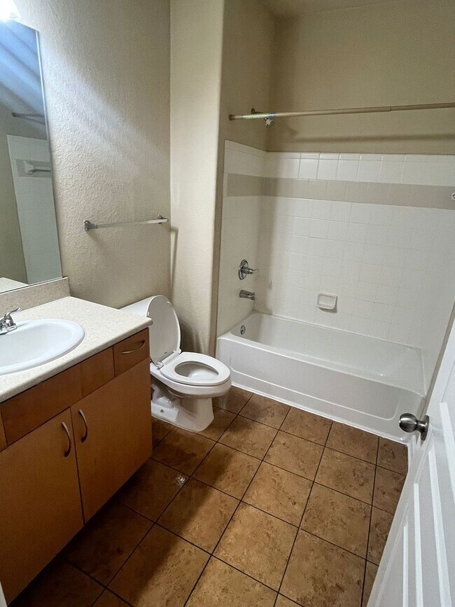 Building Photo - Gardens of Bridgehampton - 2 Bed - 2 bath ...