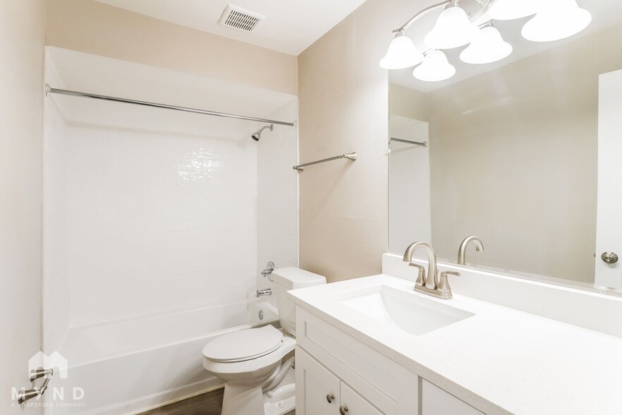 Building Photo - 809 Toledo Ct