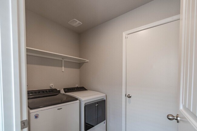 Building Photo - 239 Fall Aster Dr