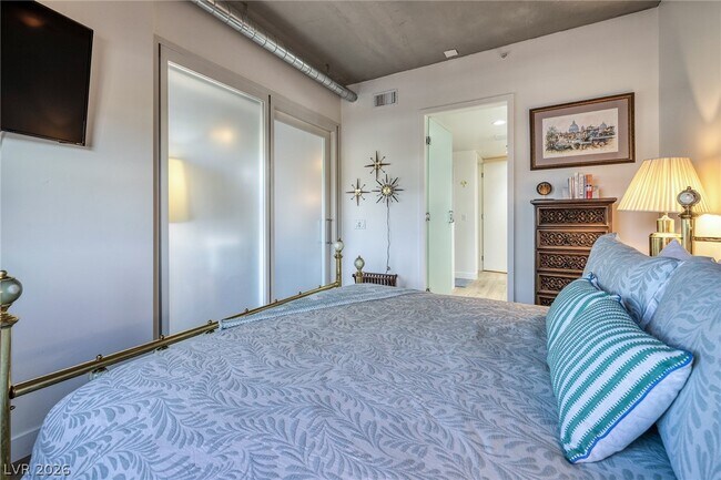 Building Photo - 353 E Bonneville Ave