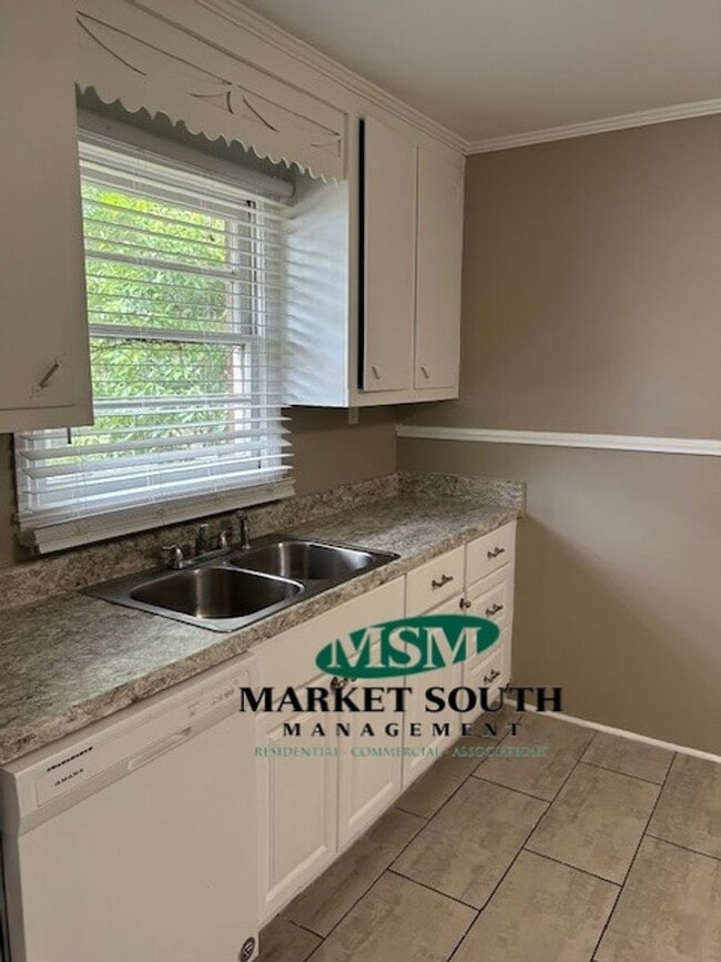 Building Photo - ~~APPLICATION PENDING~~Midtown single fami...