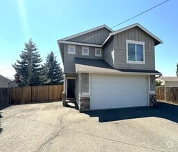Building Photo - Spacious 4 Bed, 2.5 Bath Home!