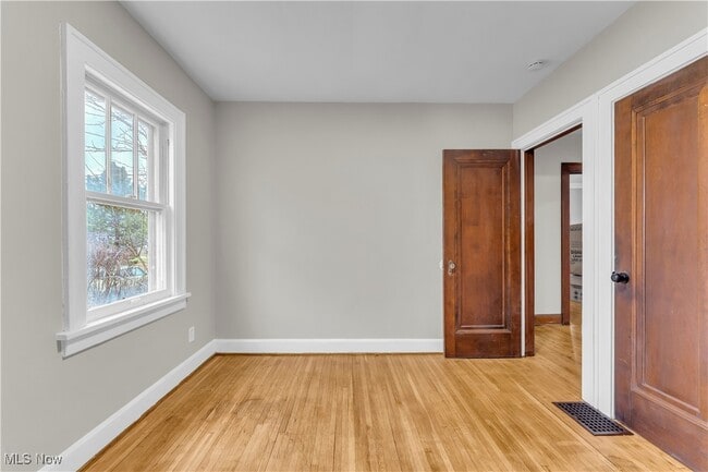 Building Photo - 1530 E 214th St