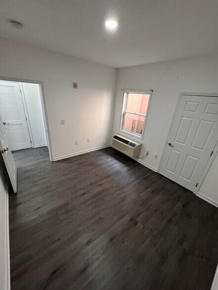 Bedrooms 2 view - 190 Culver Ave