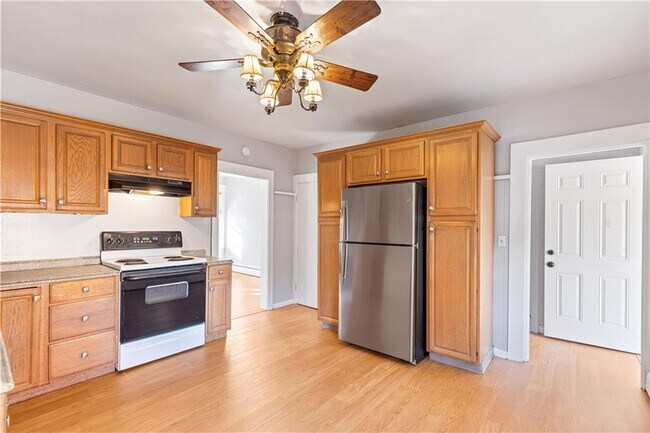 Building Photo - 43-43 Oak St