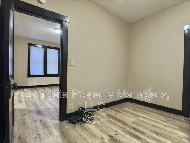 Building Photo - 325 E Washington St