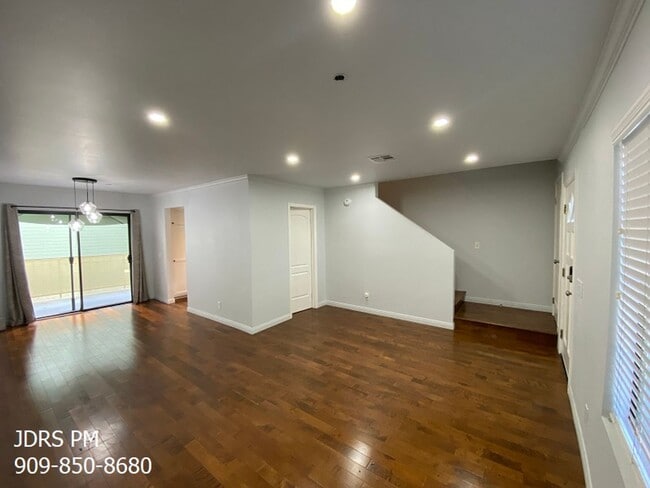 Building Photo - Monrovia 2 Bedroom Townhouse