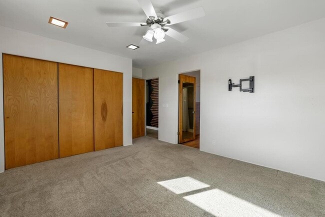 Building Photo - 216 Diana Dr